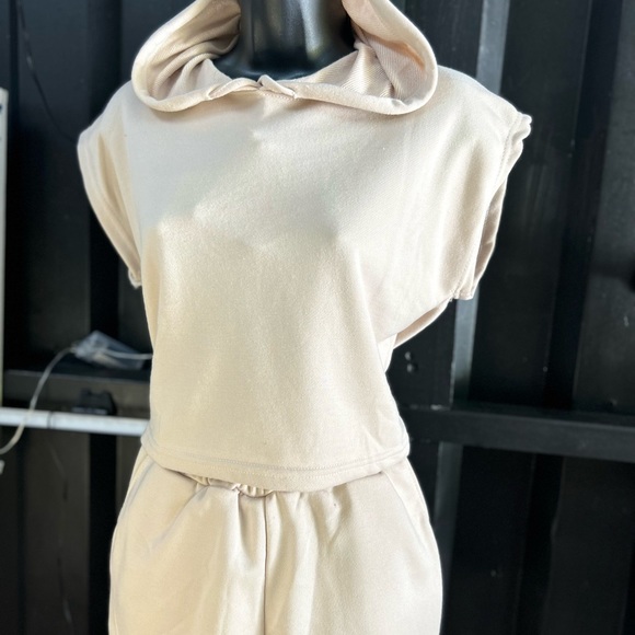 🌺🌸🌺🌸 sexy crop to 2 piece comes in multiple colors - Picture 7 of 7